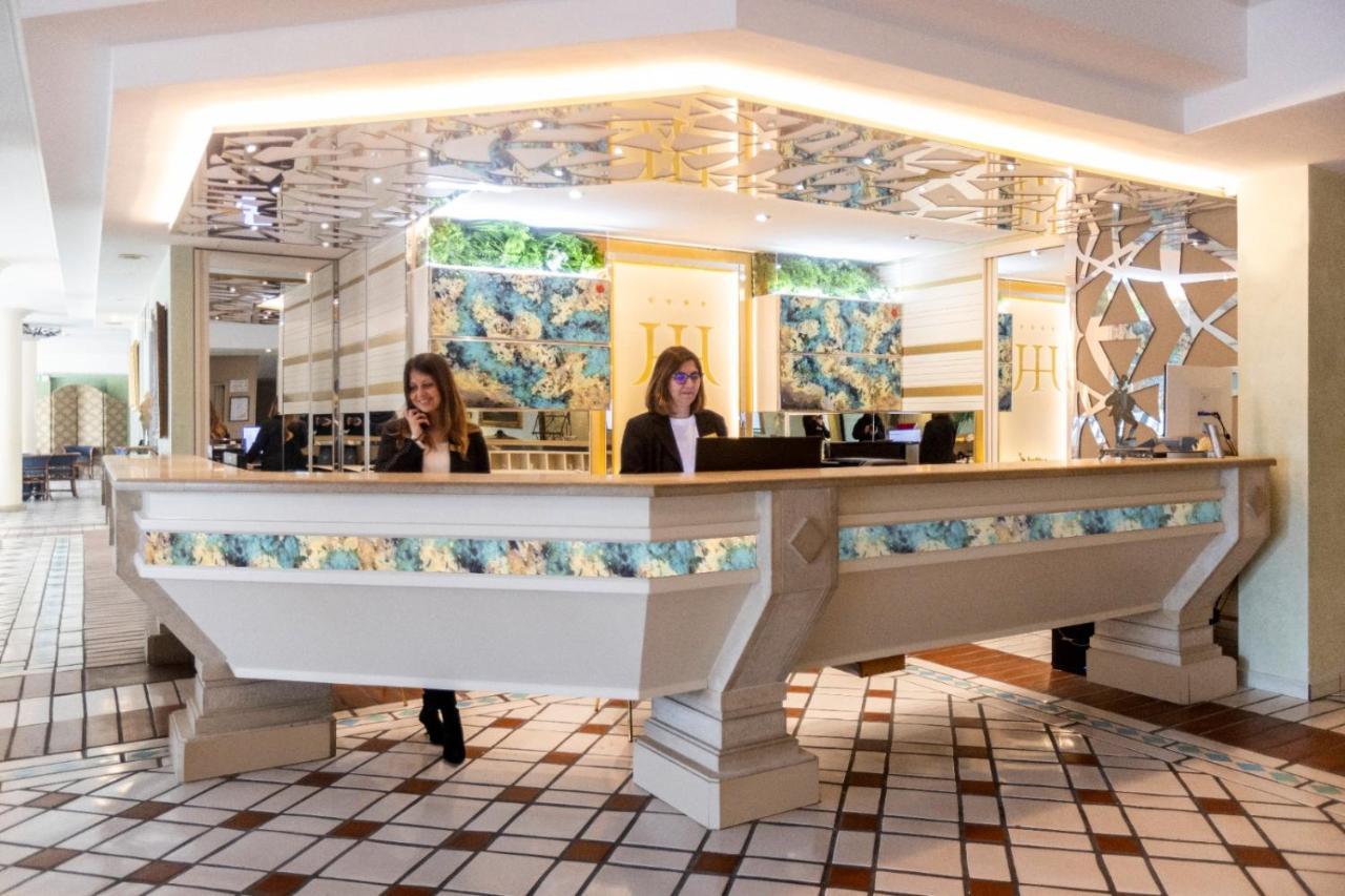 Hotel Hermitage Галатина Екстериор снимка