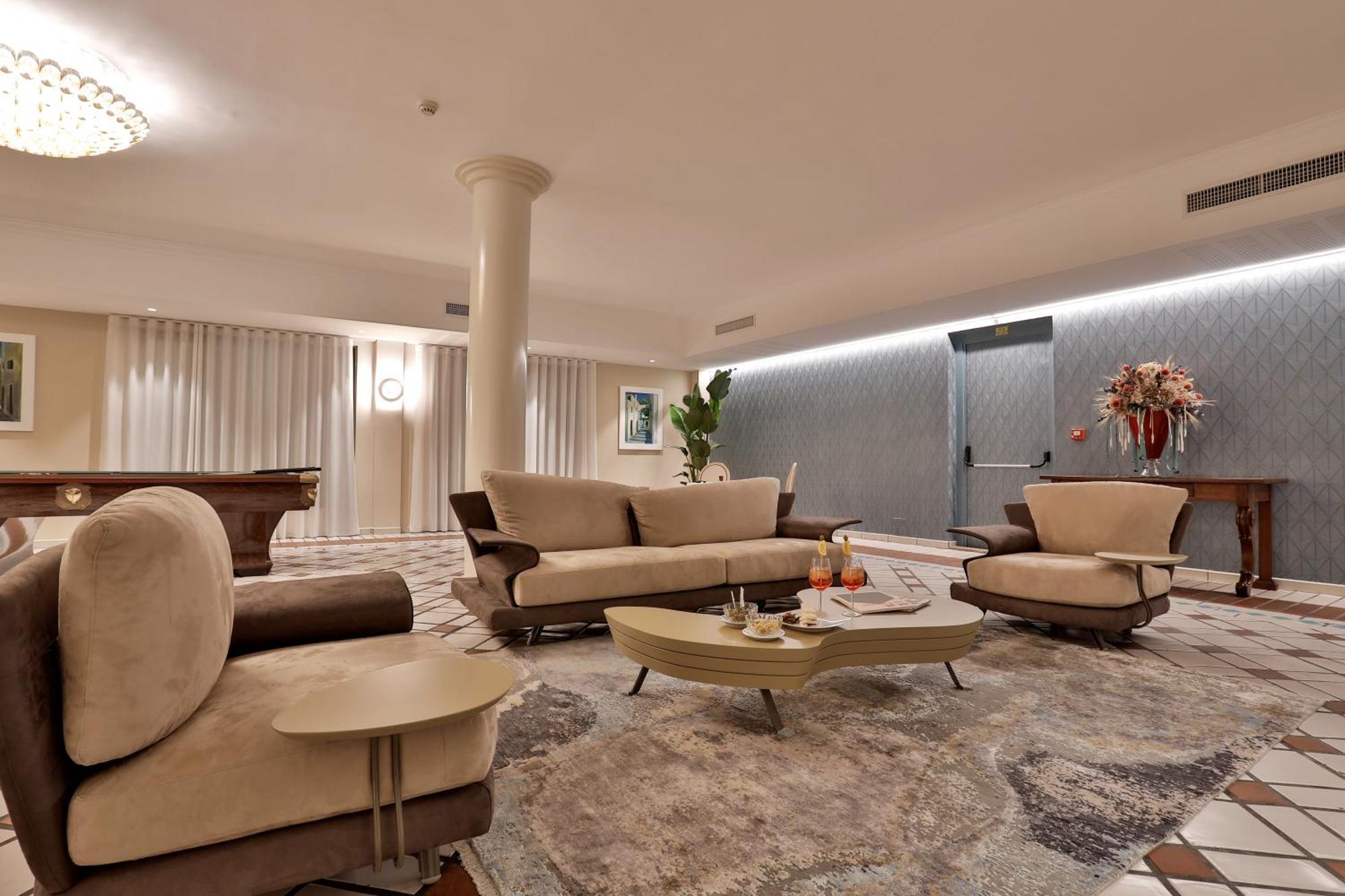 Hotel Hermitage Галатина Екстериор снимка