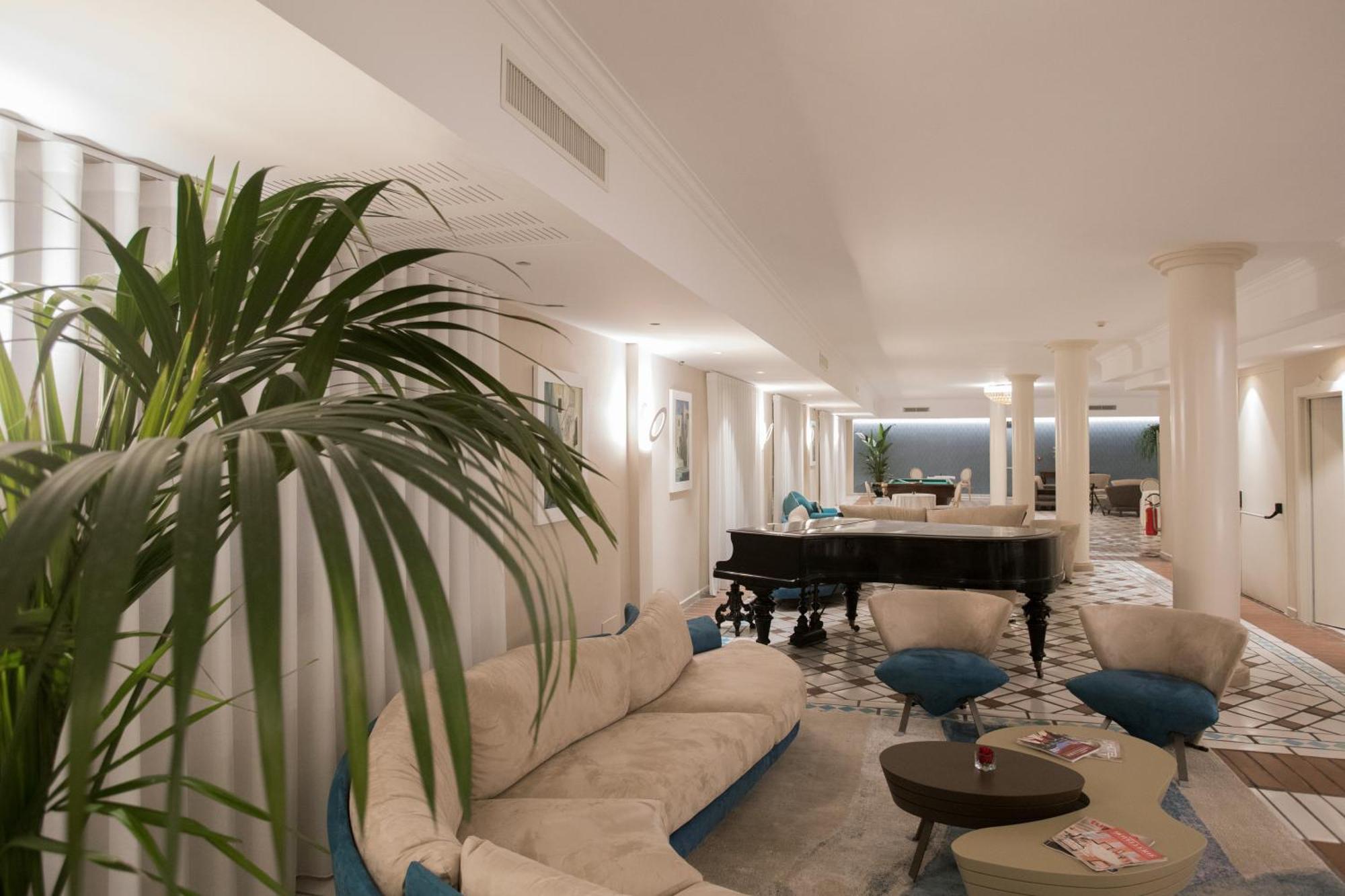 Hotel Hermitage Галатина Екстериор снимка