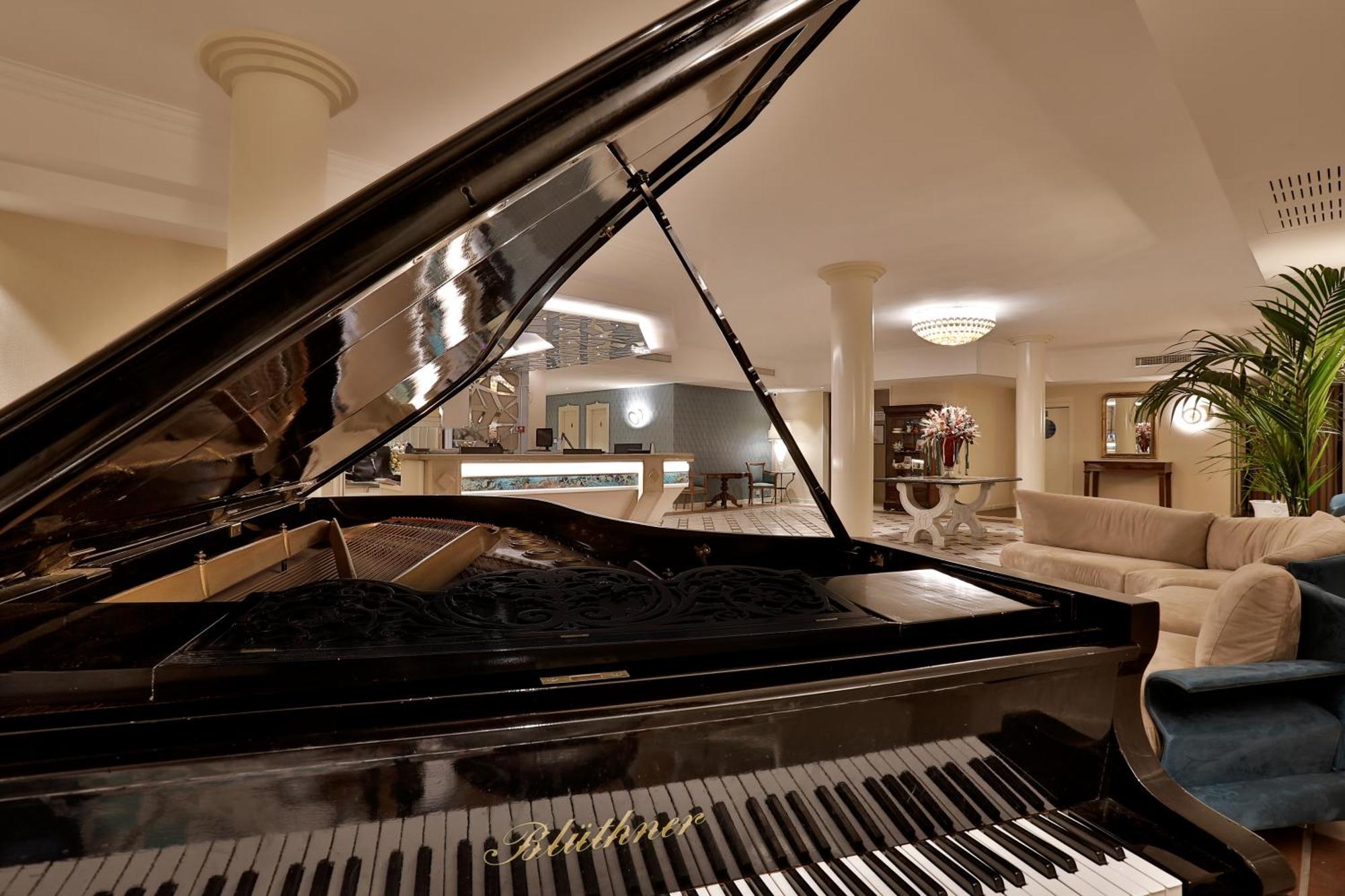 Hotel Hermitage Галатина Екстериор снимка